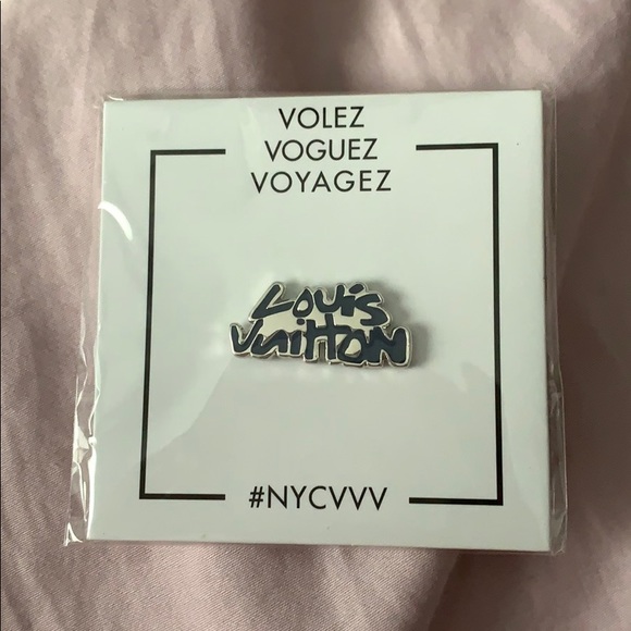 Louis Vuitton pin - Picture 1 of 2